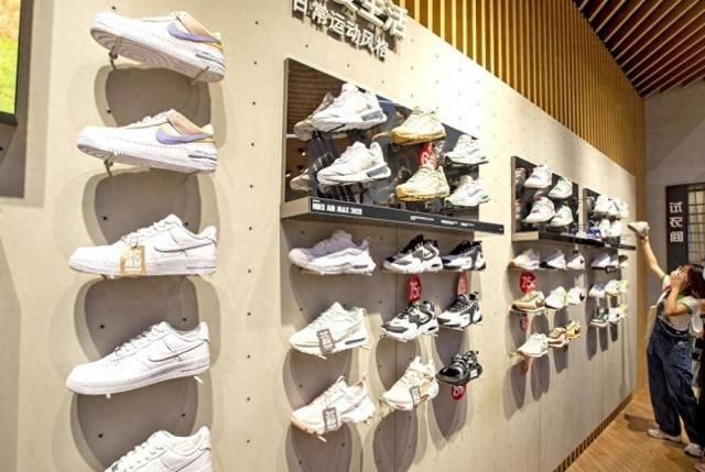 跑鞋中底技术的逐鹿战场qy千亿球友会国产运动