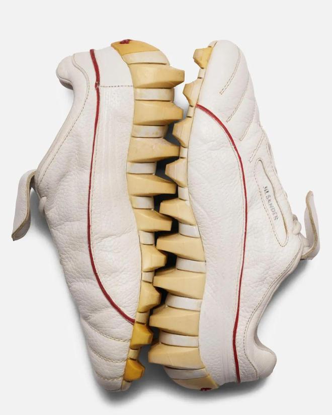 薄底鞋热潮今年「卷」到了足球鞋千亿网站LV、Nike 牵头