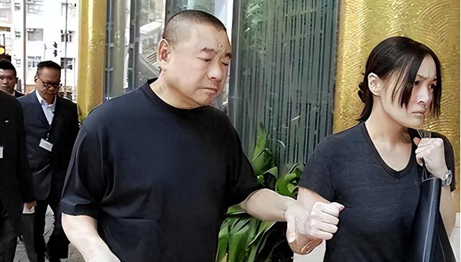 ！套现500亿逃亡国外网友：太狂了！qy千亿球友会国内狂赚千亿不交一分税(图4)