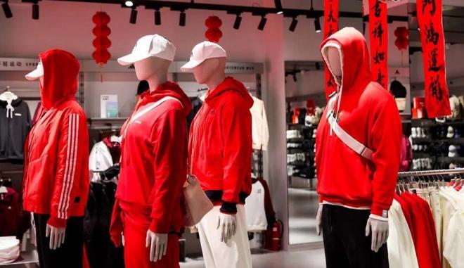 卖爆了！线上打折多赚钱反而变难港股运动鞋服四巨头：安踏李宁(图7)