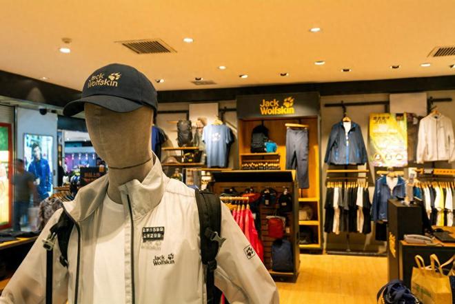 卖爆了！线上打折多赚钱反而变难港股运动鞋服四巨头：安踏李宁(图11)