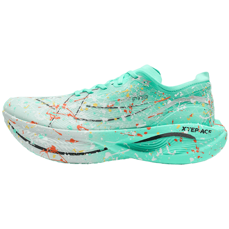 版让你一跑成名错过就是亏！特步欧若拉马拉松跑鞋：冠军(图2)